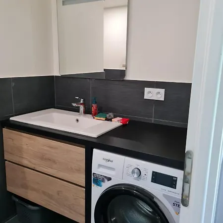 Entier De 67 Mettres Carres Apartment