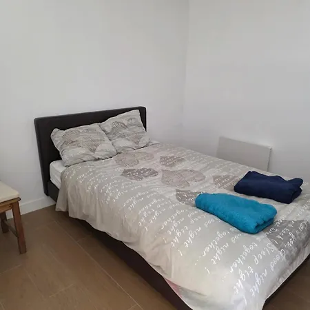 Entier De 67 Mettres Carres * Aix-en-Othe